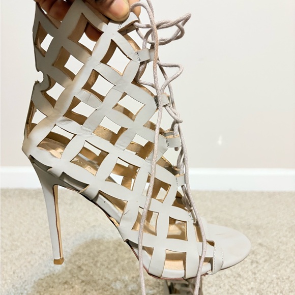 Cream High Heels with Stiletto Heel and Lattice Design - Picture 5 of 8